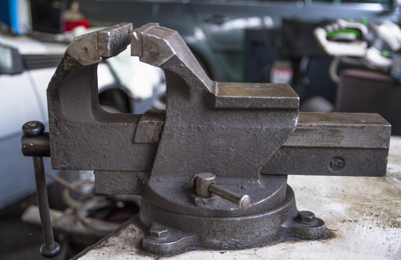 ferronnier-TRAMOLE-min_vise-5314060